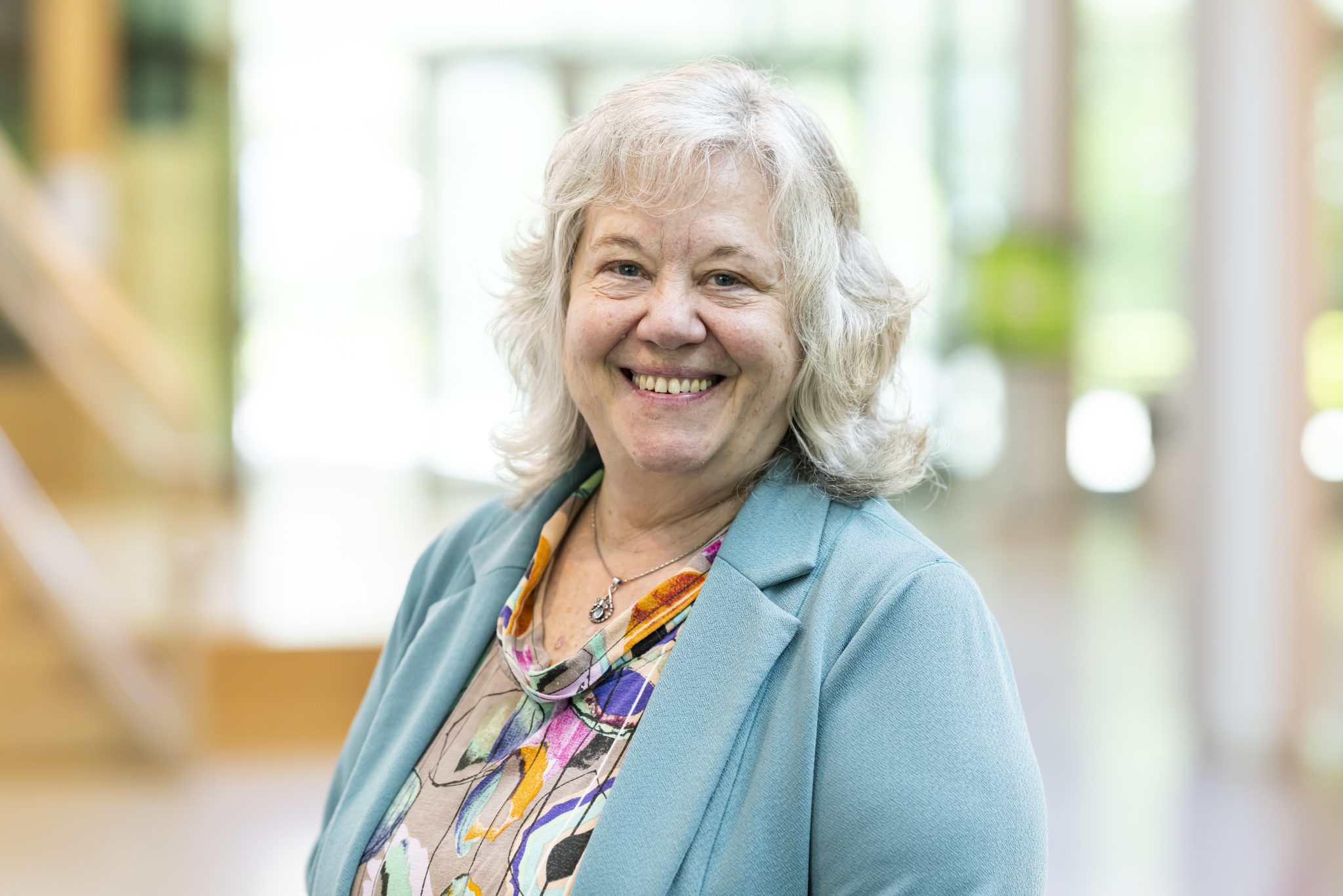 Lisa R. Walker Lisa Walker - Cross Cultural Communications